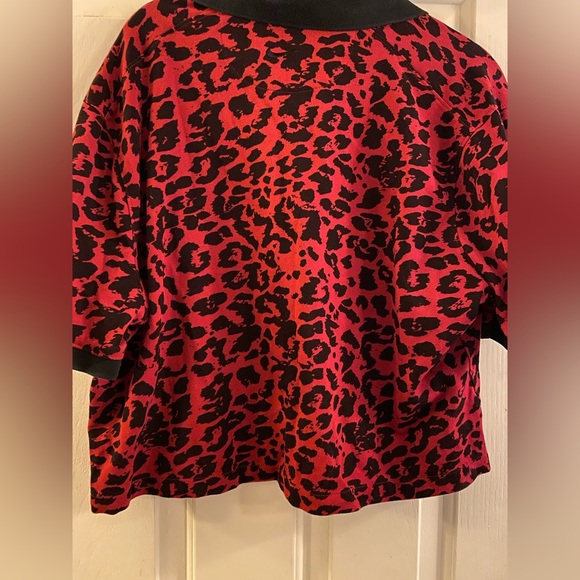 Nike Women's Dri-FIT Leopard PRIME Print Golf Cropped Polo, Large, Red/Black - Picture 8 of 9